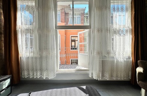 Istanbul City Center House | Historic Home w/Golden Horn Galata Tower Views