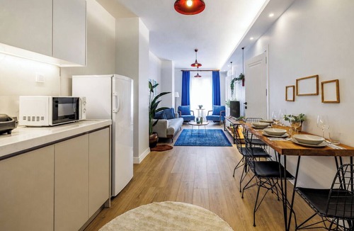 Cihangir Apartment | House Sleeps 7 with Air Conditioning