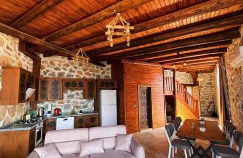 Iznik House | İznik Kuzeymen Bungalov & Lüx taş ev