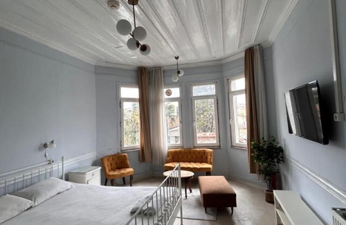 Istanbul City Center Apartment | i1 Studios by Tram with Seaview, Jacuzzi Rooms