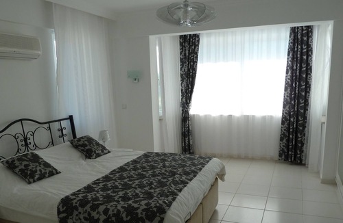 Sarigerme Villa | Large 5 bedroom Villa in Elevated Position with Own Pool And Close To The Sea
