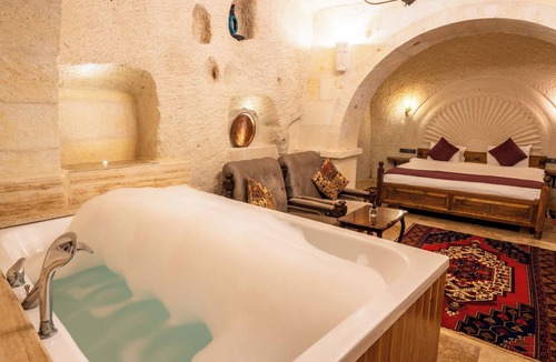Ortahisar Hotel | Library Cave Hotel
