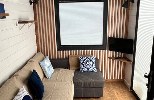 Eyup House | Lovely Caravan with deck and garden close to İstanbul Airport