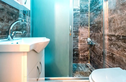 Gumussuyu Mahallesi Apartment | Lovely Flat in Beyoglu near Public Transportation