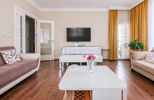 Kadikoy Apartment | Lovely Flat w Balcony 10 min to Moda Coast