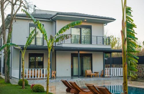 Yanik Hotel | Luku Villa