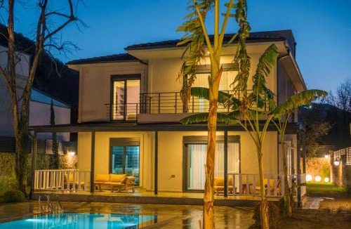 Yanik Hotel | Luku Villa