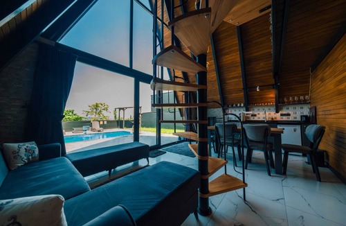 Sapanca House | Luxury 2BR Sapanca Bungalow Private Heated Pool, Jacuzzi & Stunning Lake View