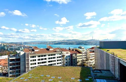 Gumussuyu Mahallesi Apartment | Luxury Penthouse, Sea View&Terrace, AC,Lift,Taksim