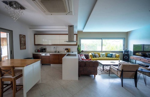 Cesme Villa | Luxury Vacation Seaside Villa with Privacy