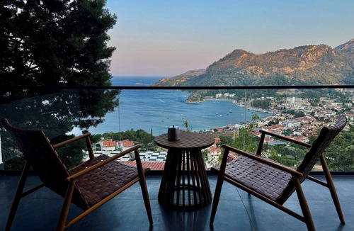 Turunc Apartment | Mavinin ve yeşilin dansı.
