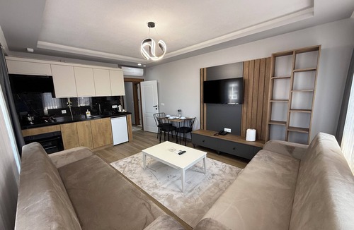 Surmene House | Modern 1+1 Daire - Otel konforunda eşyalı ve mutfaklı geniş alanlı daire