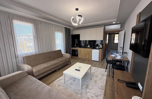 Surmene House | Modern 1+1 Daire - Otel konforunda eşyalı ve mutfaklı geniş alanlı daire