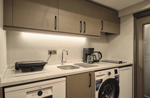 Kadikoy Apartment | Modern 2BR, 2 Living Areas, 2 Baths, Kadikoy