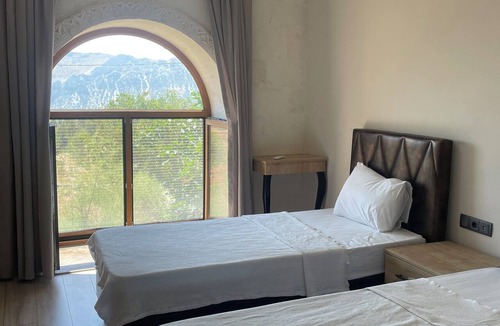 Karadut Hotel | Nemrut Çeşme Otel