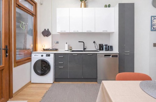 Kumkapi House | Oldcity House Friends & Families
