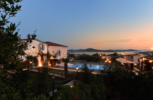 Ayvalik Hotel | Omer Aga Konagi
