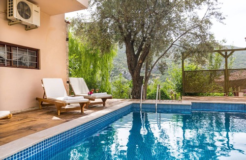 Islamlar Villa | Peaceful Country Cottage Villa with Private Pool