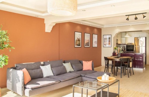 Bostanlı Mahallesi Apartment | Peaceful Retreat with Beautiful Sea Views