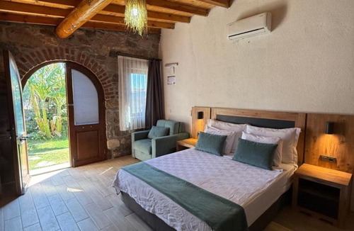 Ayvalik Apartment | Pet Friendly Pool Suites