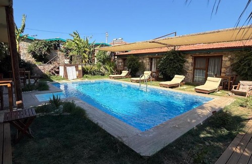 Ayvalik Apartment | Pet Friendly Pool Suites