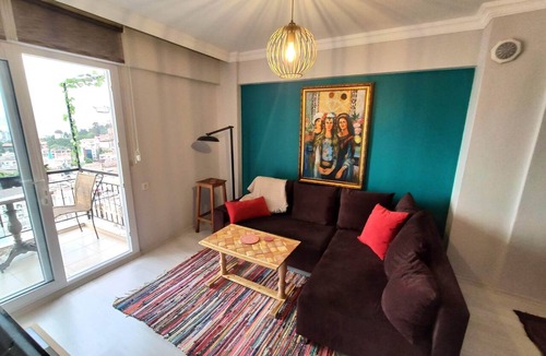 Izmir City Centre Apartment | Pleasant apartment with amazing sea view