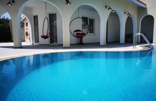 Kadriye Villa | Red F30 Kırmızı,Modern Tasarımlı Villa