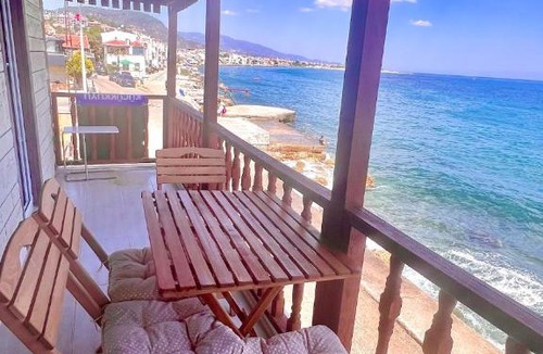 Kucukkuyu House | Seafront Holiday Home in Canakkale, Küçükkuyu
