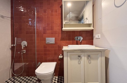 Karakoy Apartment | Skylit 1BR with terrace near Galataport