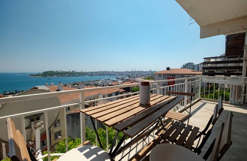 Kabatas Apartment | Spacious 2BR Sea View - Balcony - Prime Location