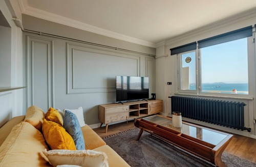 Kabatas Apartment | Spacious 2BR Sea View - Balcony - Prime Location