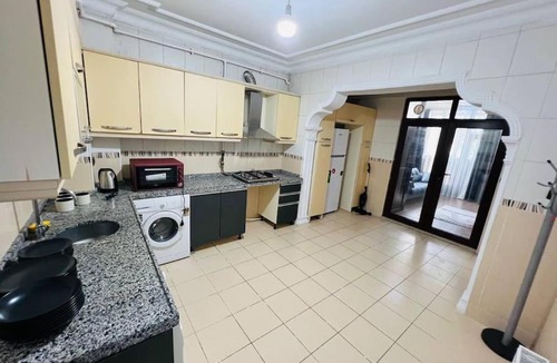 Fatih Apartment | Spacious 4-bedroom unit in Fatih.