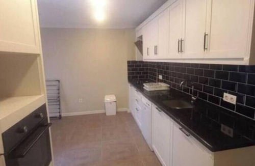 Gaziosmanpasa Apartment | Spacious 6-bedroom apartment in serene Istanbul with AC