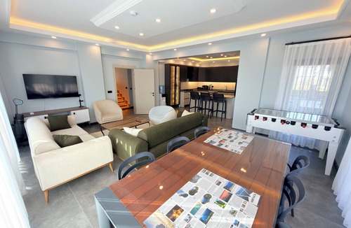 Ortaca Villa | Spacious 6 bedroom villa in brilliant Ortaca with AC