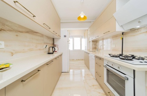Guzeloba Mahallesi Apartment | Spacious Apartment near Lara Beach in Muratpasa