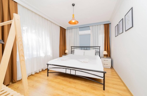 Guzeloba Mahallesi Apartment | Spacious Apartment near Lara Beach in Muratpasa