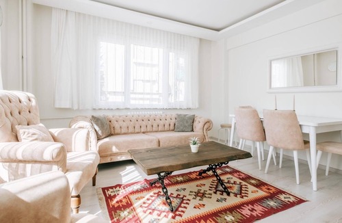Uskudar Apartment | Spacious Flat w Balcony 9 min to Uskudar Coast