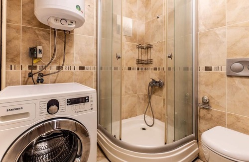 Caddebostan Mahallesi Apartment | Spacious Flat w Balcony 3 min to Bagdat Ave