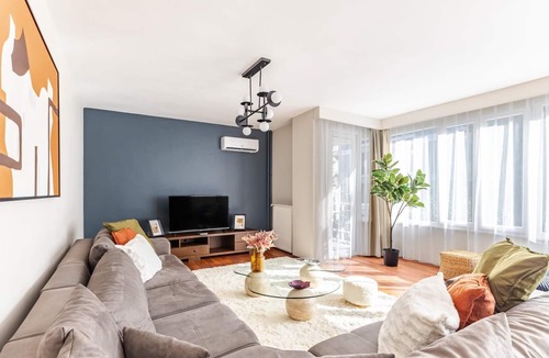 Caddebostan Mahallesi Apartment | Spacious Flat w Balcony 3 min to Bagdat Ave