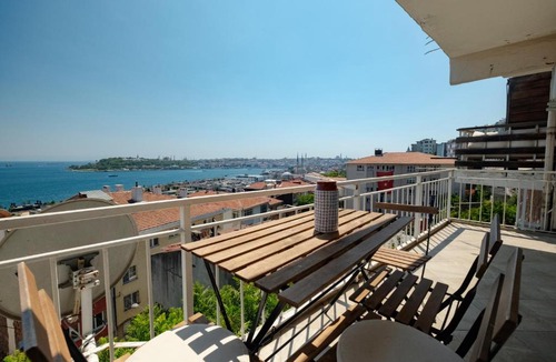 Kabatas Apartment | Spacious Sea View Family Suite in Managed Aparthotel with Balcony
