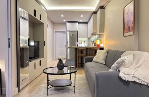 Osmanbey Apartment | Stylish 1BR Residence in Nişantaşı