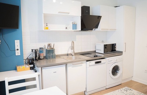 Kabatas Apartment | Stylish apartment with a separate bedroom near Taksim with AC