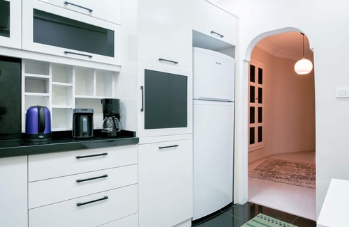 Tophane Apartment | Stylish Flat w/Balcony – 5 Mins from Taksim Square