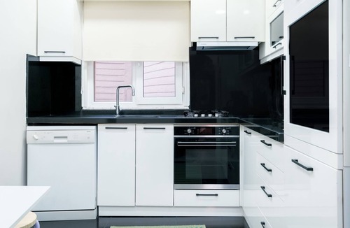 Tophane Apartment | Stylish Flat w/Balcony – 5 Mins from Taksim Square