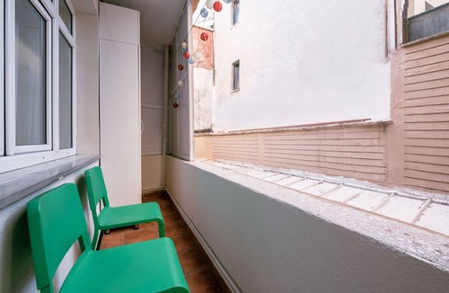 Tophane Apartment | Stylish Flat w/Balcony – 5 Mins from Taksim Square
