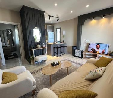 Artikli Apartment | Stylish Loft Apartment with Private Terrace