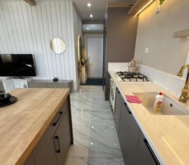 Artikli Apartment | Stylish Loft Apartment with Private Terrace