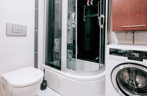 Kadikoy Apartment | Stylish Oasis with Lovely Balcony 10 min to Moda