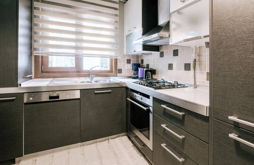 Bostanci Apartment | Stylish Retreat w Balcony 2 min to Bagdat Ave