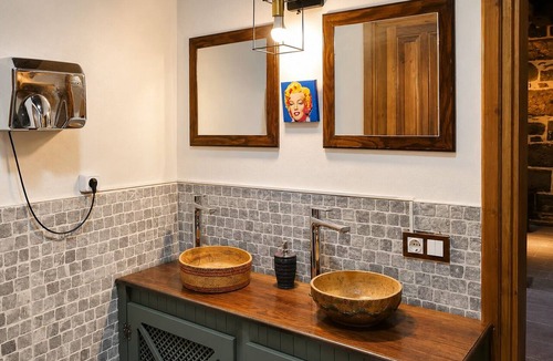 Sur Hostel | Taş Avlu Konaklama